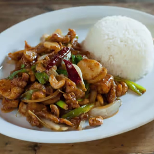 Pad Med Mamuang.
